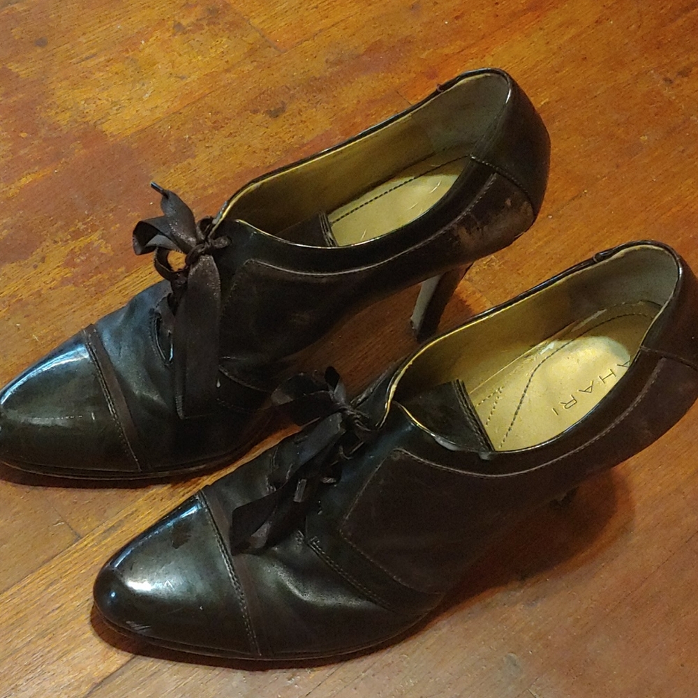 Tahari brown Victorian style boot heels